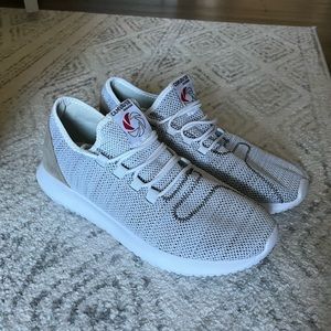 Men’s Casual Walking Shoes - like new!